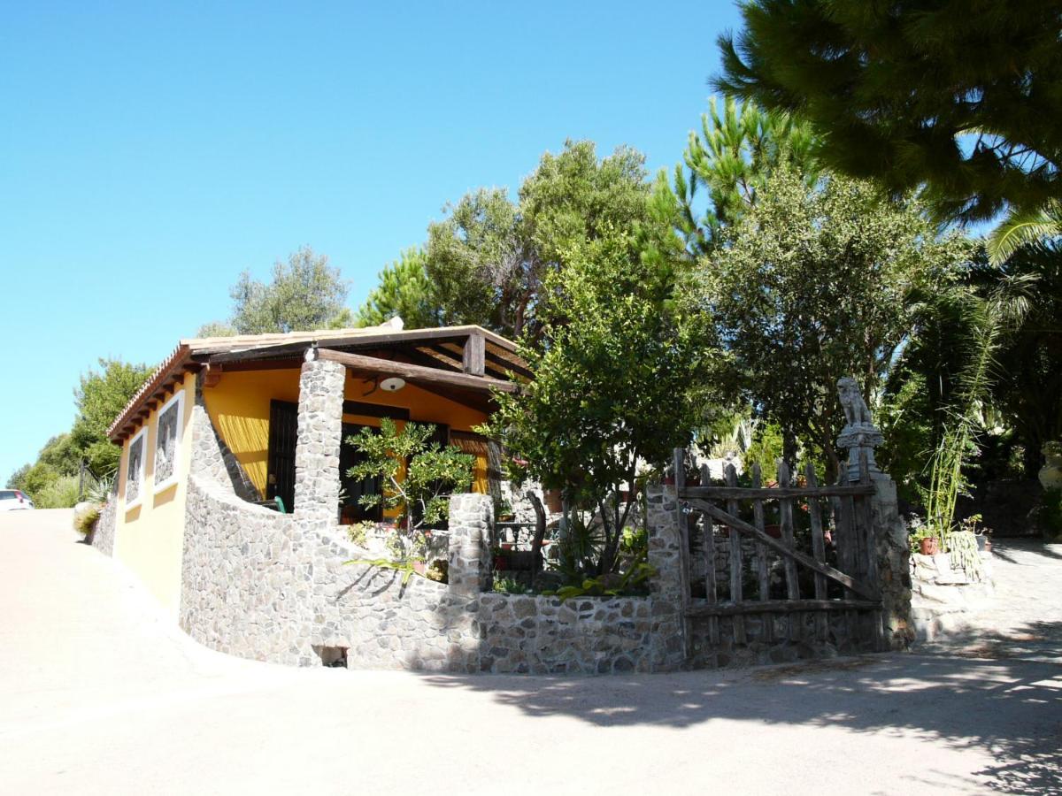 B&B Il Giardino Arbus Luaran gambar