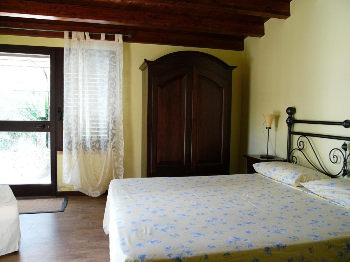 B&B Il Giardino Arbus Luaran gambar