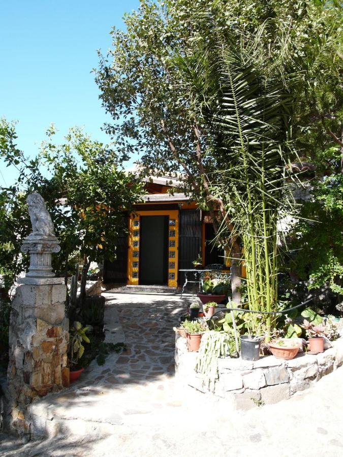B&B Il Giardino Arbus Luaran gambar